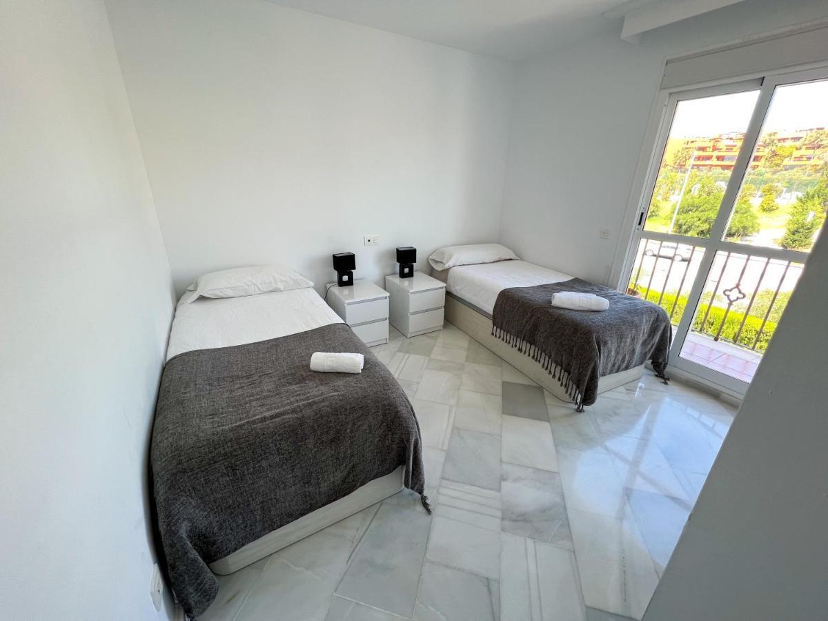 Luxury Three Bedroom Apartment At Estepona Exterior photo