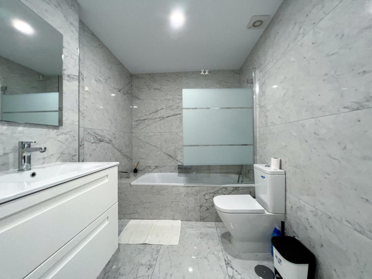 Luxury Three Bedroom Apartment At Estepona Exterior photo